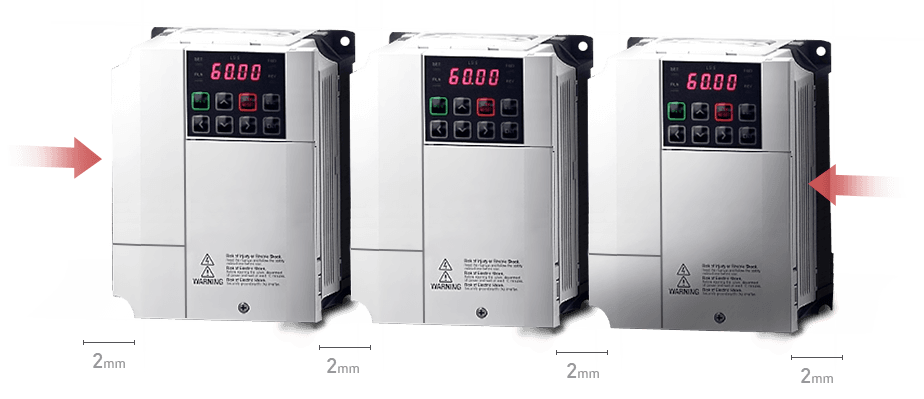 LS Electric S100 sürücülerinin panoda yan yana boşluksuz montaj edildiğini gösteren teknik görsel